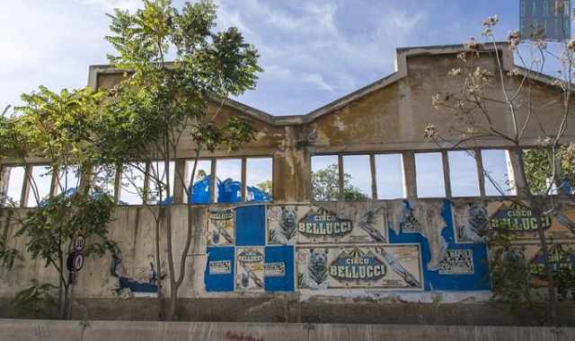 Fabbriche in disuso, antiche case disabitate, silenzio:  la spettrale Bari della Fibronit